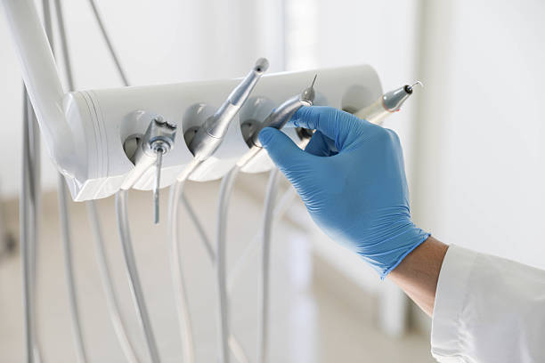Professional Emergency Dentist technician working in Rexland Acres, CA